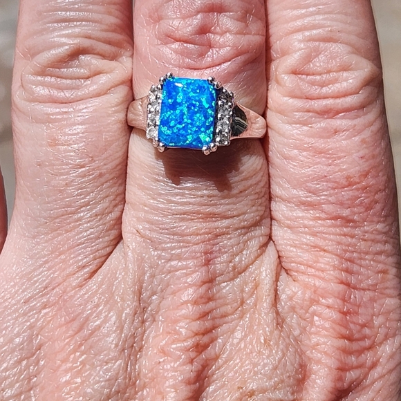 Elegant Blue Opal Sterling Silver Ring - Picture 4 of 12